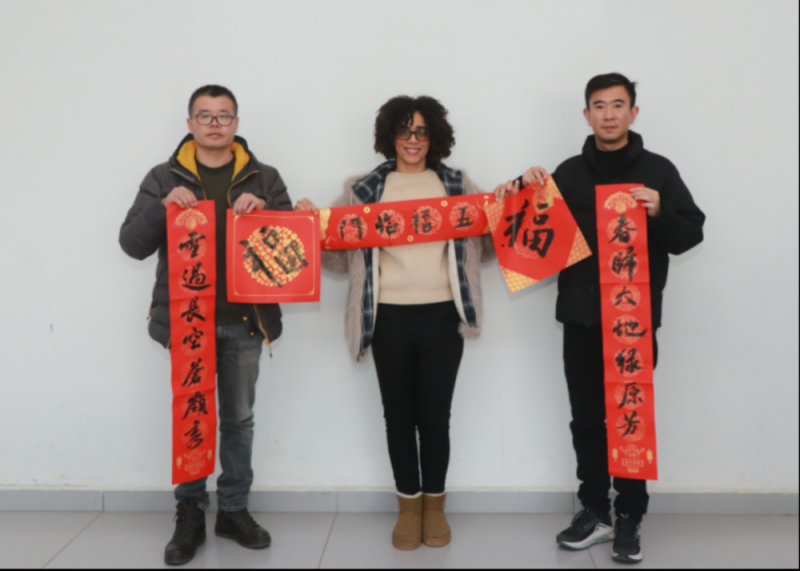 “洋学生”中国说｜“墨香四溢、魅力十足”！摩洛哥留学生对中国非遗“春联”赞不绝口