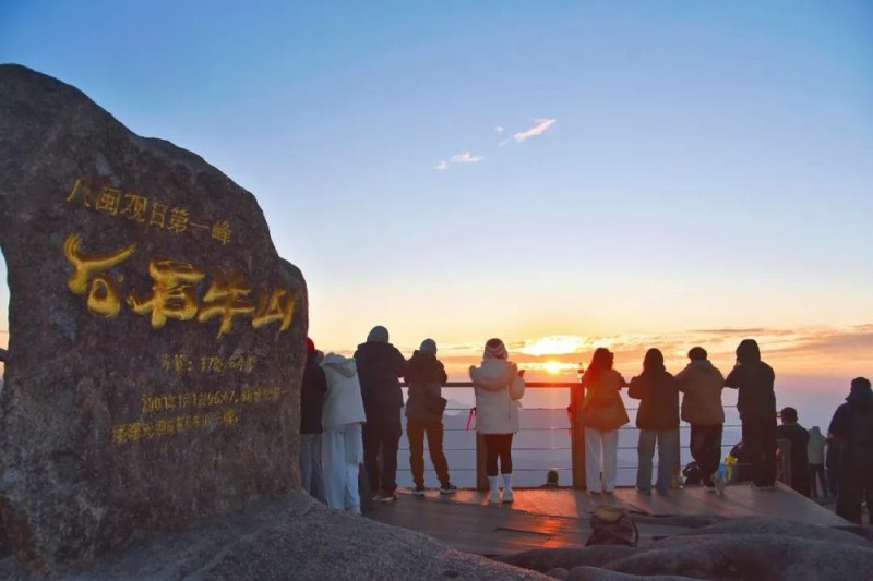 2025的第一缕阳光刷屏！全网接力，转发接好运！