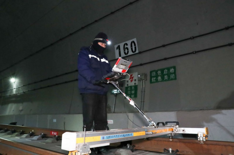 新春走基层｜海拔2800米！这条高寒特长隧道里藏着守护与思念