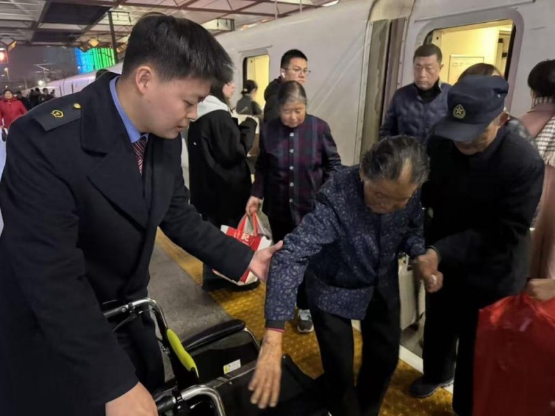 新华视点丨透视“反向春运”热潮