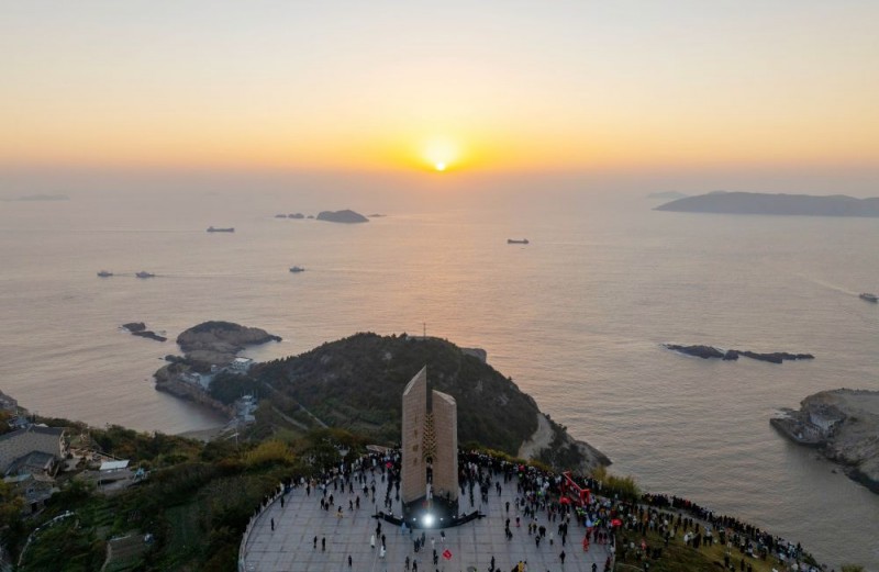 2025启程，每一个人都是主角！――各地群众喜迎元旦