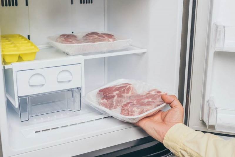真的别再把肉泡水里解冻了！正确的解冻方法→