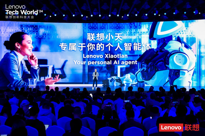 黄仁勋发布 AI 超级计算机后，我们和联想副总裁聊了聊 AI PC 的形态和未来 | CES 2025