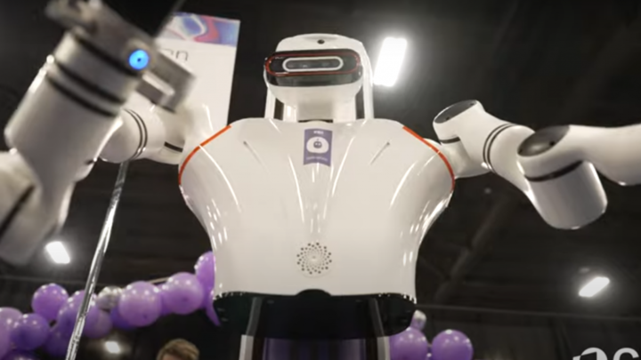 这次高通没发手机芯片，但带来了更便宜的笔记本处理器，和内置 AI 的冰箱电视｜CES2025