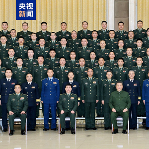 习近平春节前夕视察慰问部队 向全体人民解放军指战员武警部队官兵军队文职人员预备役人员和民兵致以新春祝福