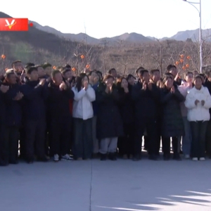 独家视频丨习近平在辽宁葫芦岛市看望慰问受灾群众