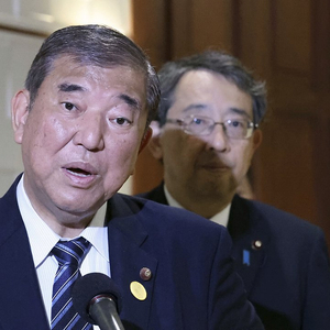 “情况变得复杂了：被特朗普冷落，石破茂向中国靠拢…”