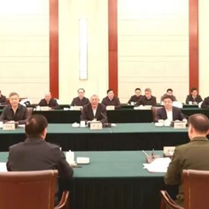 江西省委书记、省长率团跨省，和东部战区司令员、政委座谈