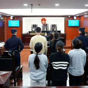 4名女子穿特制内衣藏12公斤黄金粉末欲走私出境，均获刑半年
