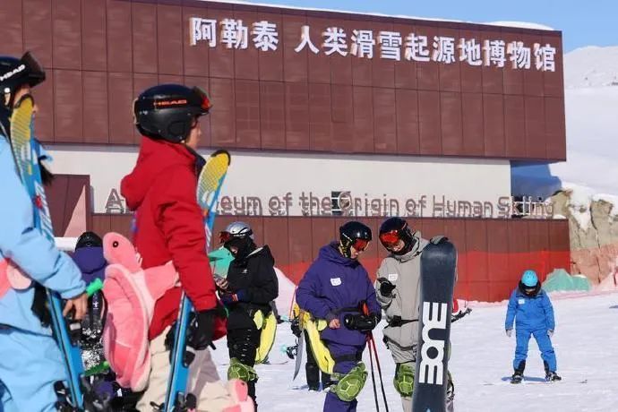 为滑雪买套房 “雪友”带飞万亿冰雪产业
