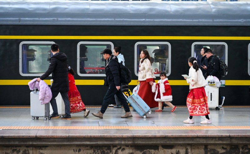 新华全媒+丨2025年春运收官：愿你永远行驶在团圆的路上！
