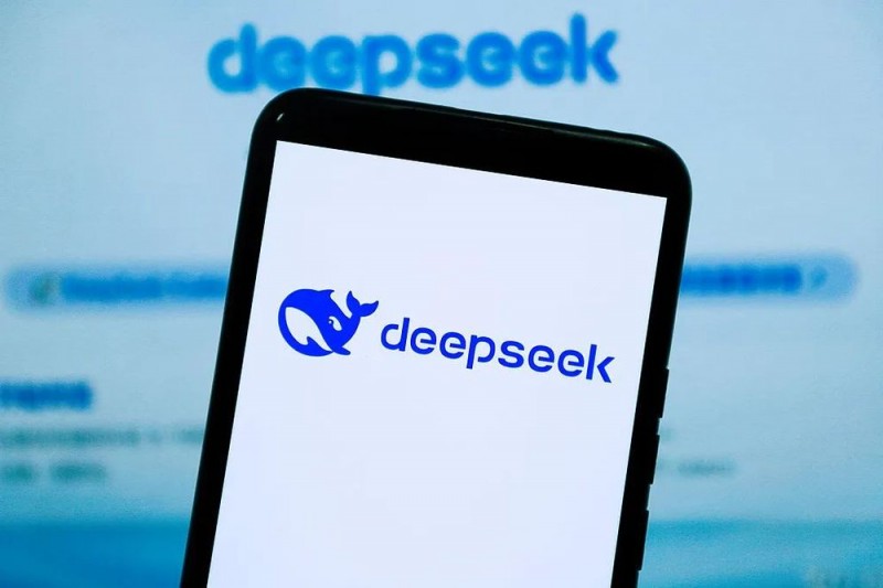 看丹观察丨首批“AI公务员”上岗！网友担心……DeepSeek这样回答→