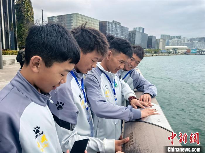 “雪域雏鹰”飞临香江：西藏少年的香港“新”之旅