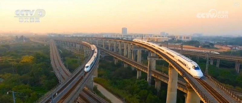 多部门为旅客提供及时便捷服务 全力应对返程客流高峰