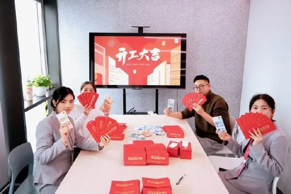 离谱！下载DeepSeek判刑20年，最高罚款1亿美元，美国拟立法全面封杀中国AI；传阿里引入顶流AI大咖；小米市值首破万亿港元丨雷峰早报