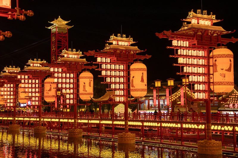 新春文旅开门红  |  “非遗”春节引爆传统文化游  年轻人小城里寻年味儿