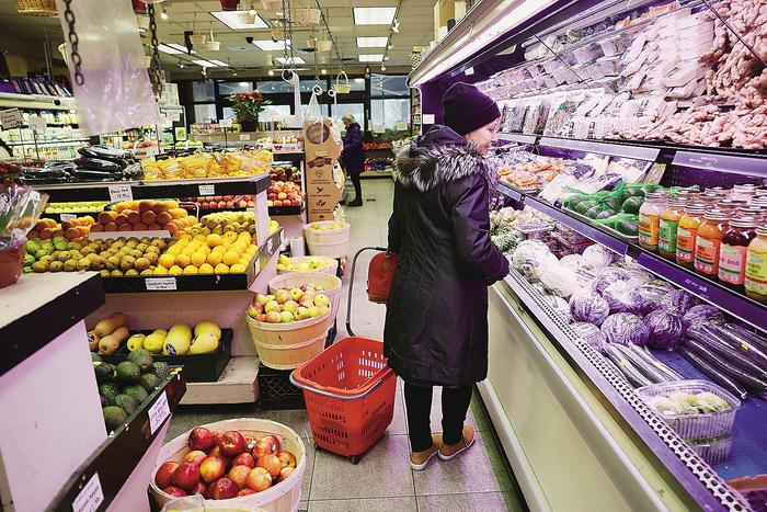 食物和厕纸是囤货首选 特朗普关税政策恐引发“末日消费”潮