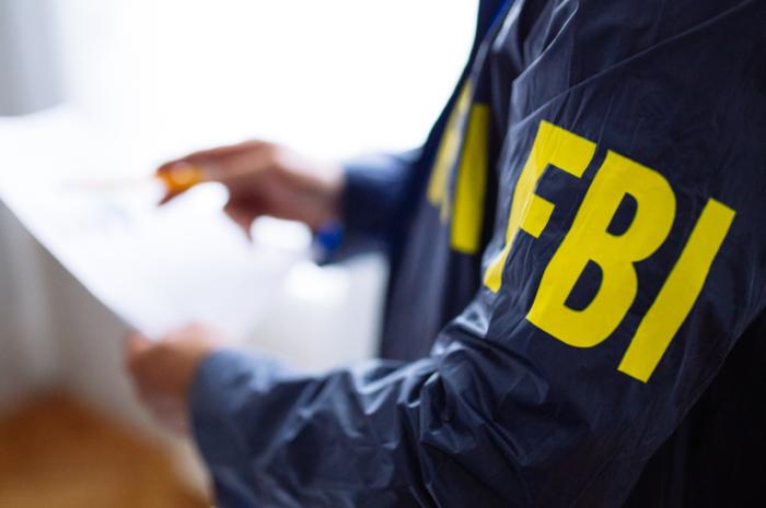 马斯克要求联邦政府雇员“交周报” FBI局长提醒员工:别回复