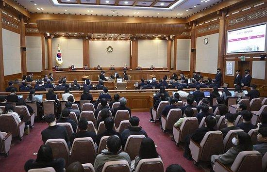 尹锡悦离开首尔拘留所 前往法院参加弹劾案最后一场辩论