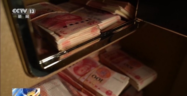 法治在线丨保险箱完好无损，19万现金竟成练功券？警方抽丝剥茧查真相