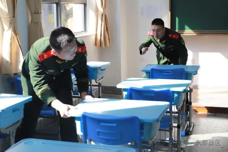 官兵借住校园，离开时给学生留下的“开学礼物”太暖了……