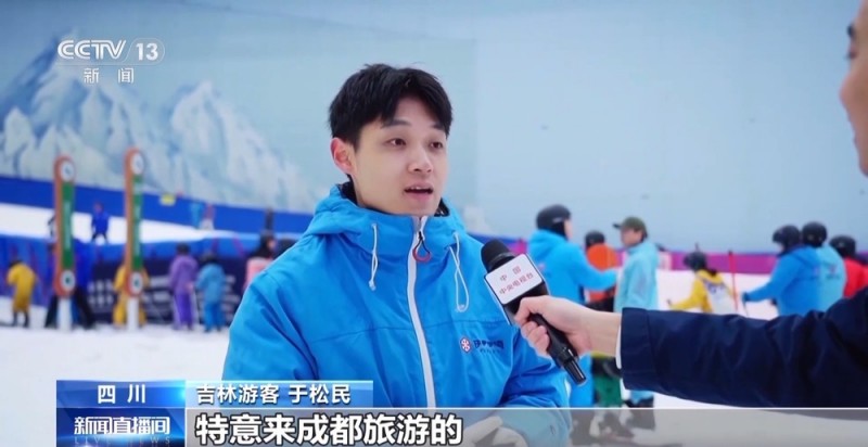 亚冬会掀起“冰雪热” 滑雪运动成为新时尚