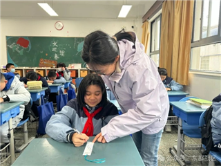 官兵借住校园，离开时给学生留下的“开学礼物”太暖了……