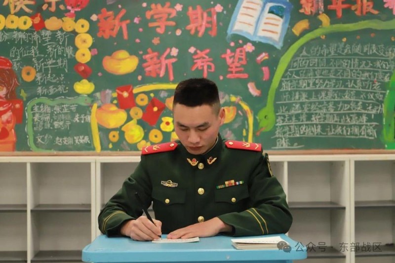 官兵借住校园，离开时给学生留下的“开学礼物”太暖了……