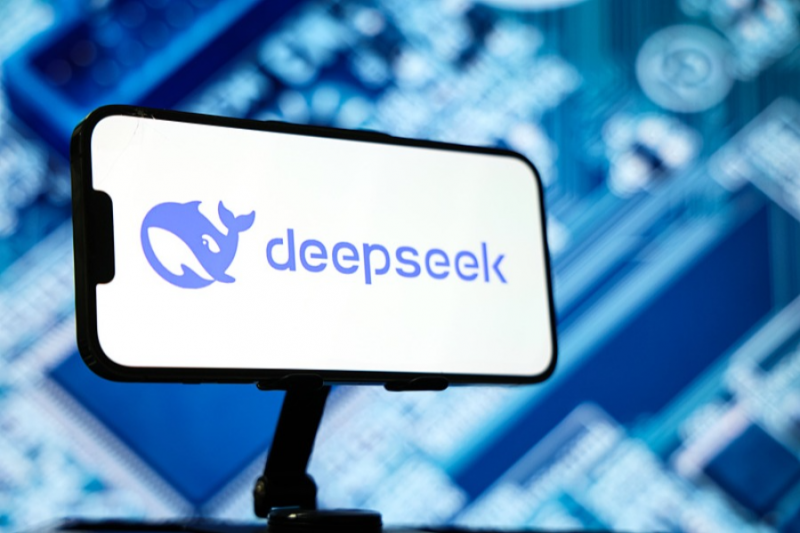 基于DeepSeek的首批“AI公务员”上岗了……