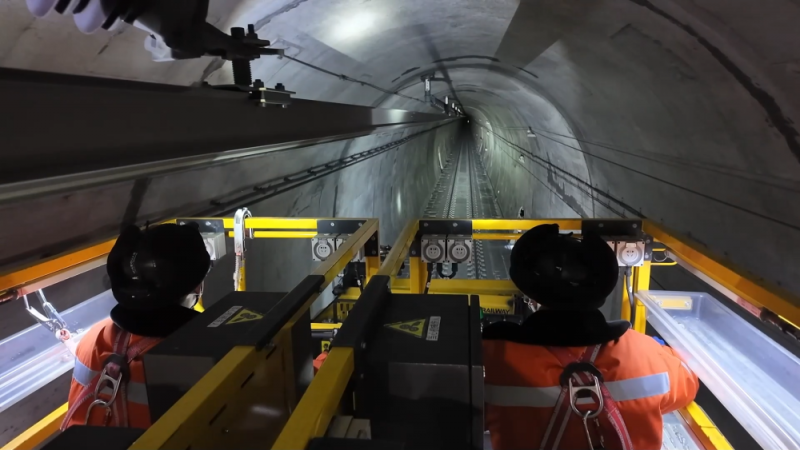 报效祖国 建功西部丨骑马上天山 精霍铁路上的守山护电班