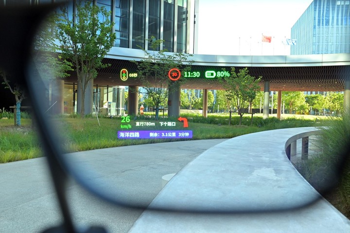 AR 眼镜，正在迎来它的 iPhone 时刻