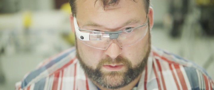AR 眼镜，正在迎来它的 iPhone 时刻
