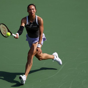 连续三站二轮游！郑钦文1-2斯特恩斯，止步WTA1000迪拜站次轮