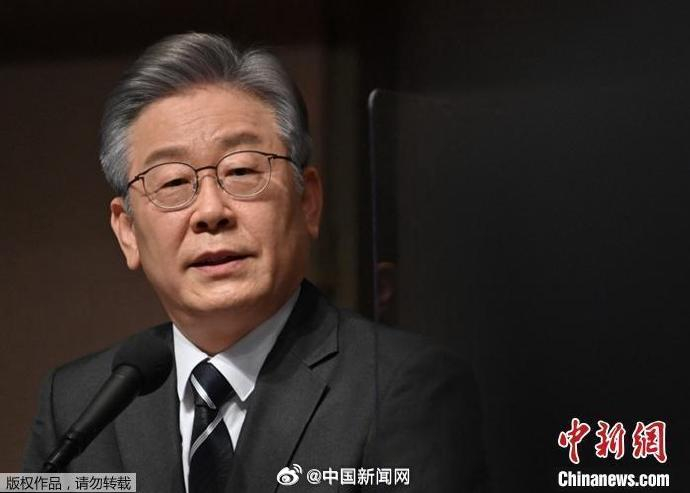 韩媒:李在明视察山火灾情时遇袭