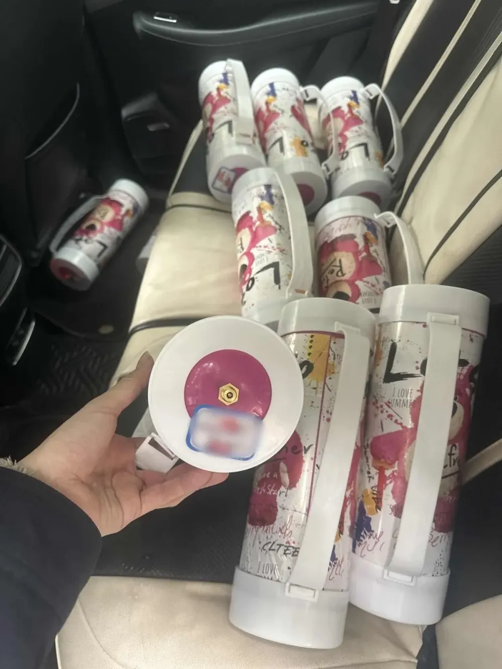 见到这种“草莓熊”瓶子，请立即报警！