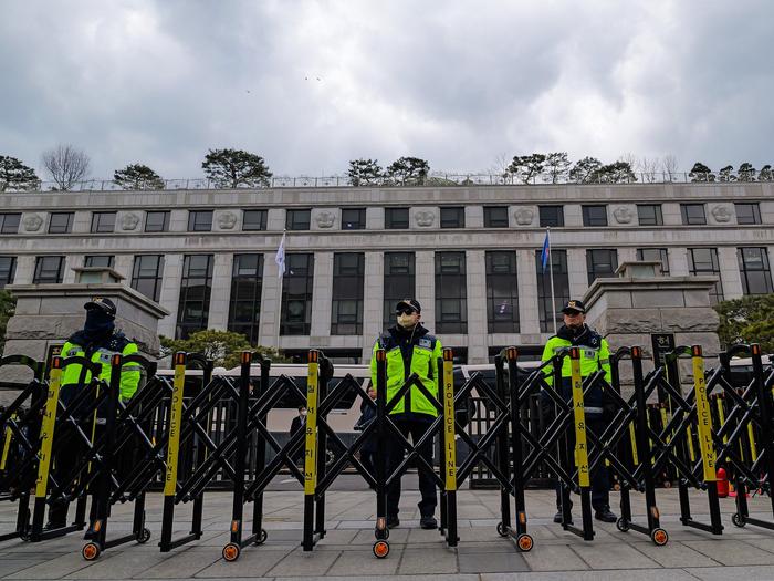 韩国部分遭弹劾官员已复职 尹锡悦弹劾案判决结果下周出炉?