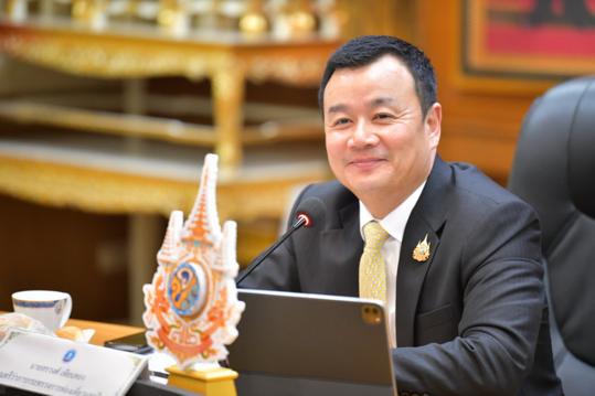 外媒:泰国拟将外国游客免签停留期限从60天缩短至30天