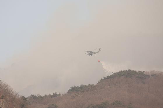 大型山火持续扩散 韩国庆尚北道已有9人死亡