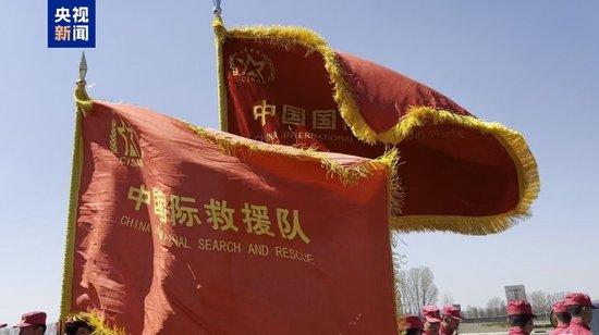 搭乘运-20抵达缅甸 中国国际救援队深夜展开救援