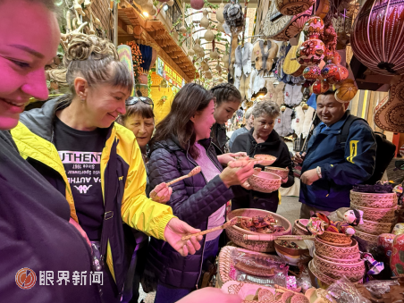 入境游热度持续攀升乌鲁木齐“圈粉”中亚游客
