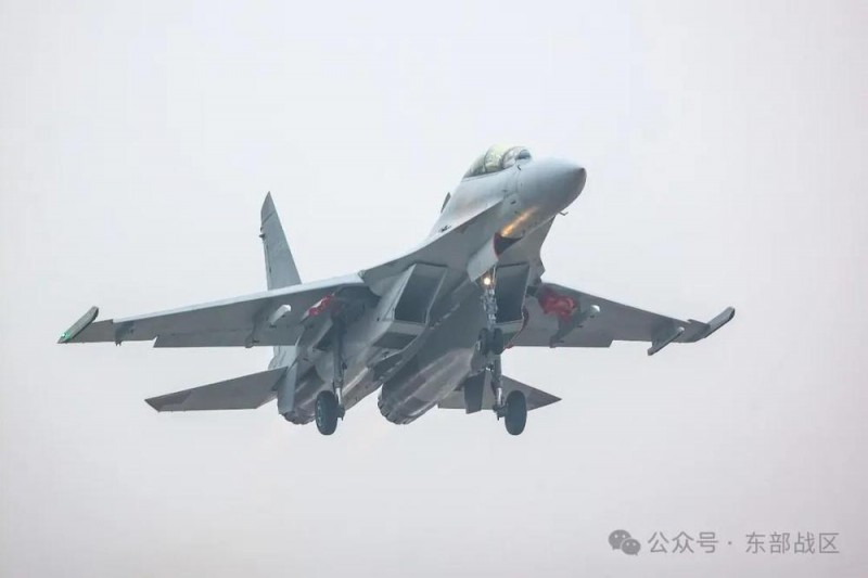 极端环境，战机展开云海搏杀