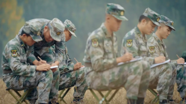 找了20多年！这位老兵到底在军营找什么？一起来寻找答案