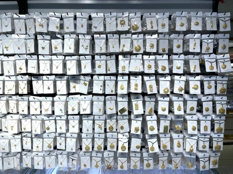 金饰替代品“金包银”受追捧，背后需要警惕哪些消费风险？