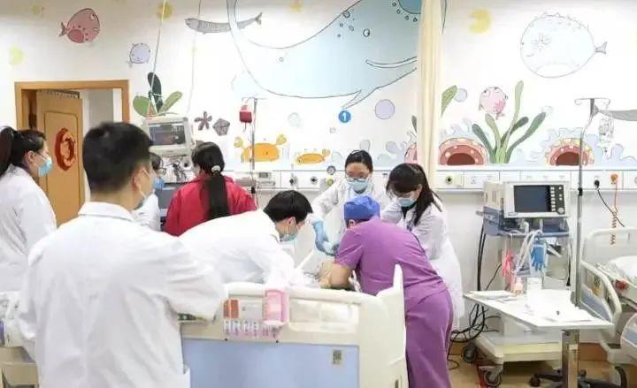 一根奶酪棒，2岁儿童被噎身亡！这些食物千万别喂给孩子