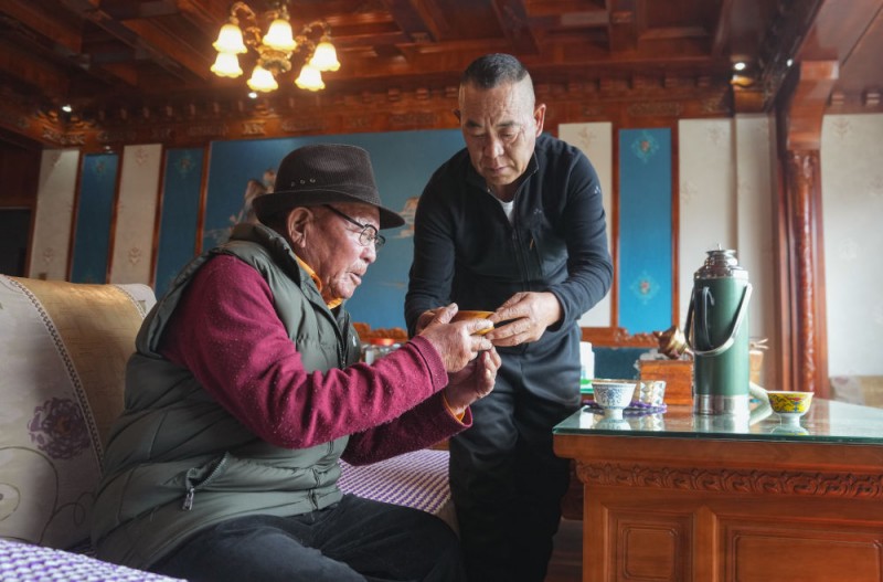 新华全媒+｜苦难和新生――西藏翻身农奴影像档案：洛桑
