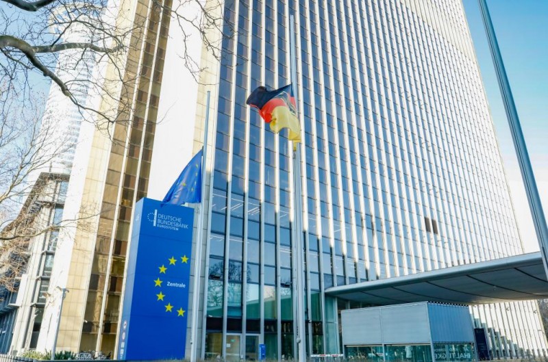 关税、反制、“反反制”……美欧关税报复升级伤了谁？