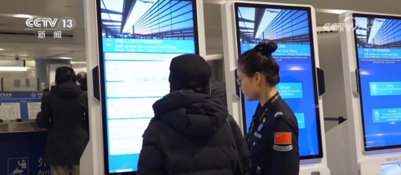 AI设备“上岗”、时间压缩50%……科技赋能“智慧旅检” 助力旅客高效通关