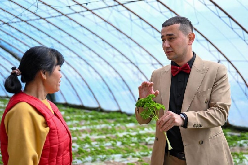 “馕言文”火出圈，新疆小伙花式助农走红