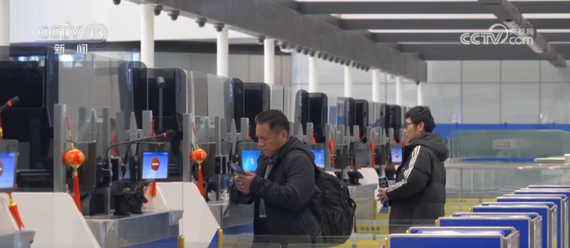 AI设备“上岗”、时间压缩50%……科技赋能“智慧旅检” 助力旅客高效通关