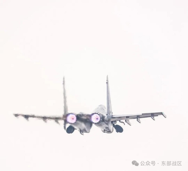 极端环境，战机展开云海搏杀